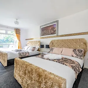  Holiday home *c.sani* Setup For Your Relaxed & Amazing + Free Parking + Free Fast Wifi * United Kingdom